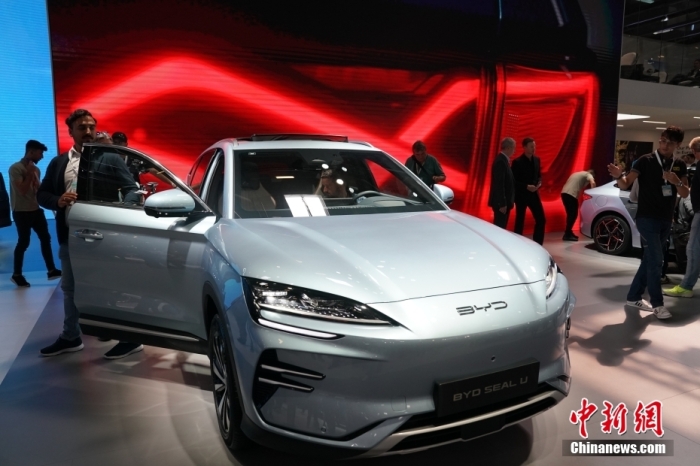 2023年德國(guó)國(guó)際汽車及智慧出行博覽會(huì)(IAA mobility)(亦簡(jiǎn)稱慕尼黑國(guó)際車展)將于9月5日正式開(kāi)幕。在9月4日舉行的媒體日，記者看到諸品牌紛紛攜“拳頭”產(chǎn)品亮相。圖為當(dāng)日比亞迪SEAL U在歐洲首秀。<a target='_blank' href='/'><p  align=