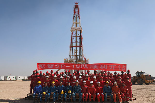 12月25日，中石化國工科威特分公司SINOPEC-16隊(duì)在科威特北部油區(qū)順利開鉆。中石化供圖