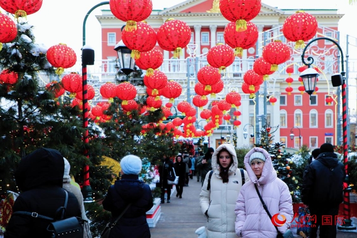 俄羅斯民眾在活動現(xiàn)場參觀游玩。人民網(wǎng)記者 隋鑫攝