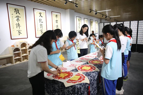 1、長沙市雨花區(qū)校園清廉家風(fēng)館開館。受訪單位供圖