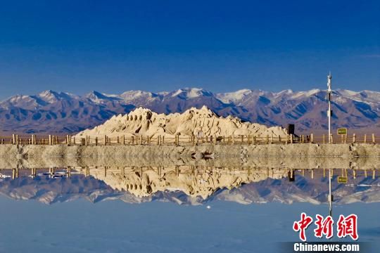 圖為“青海茶卡鹽湖”景區(qū)。（資料圖）　張?zhí)砀！z