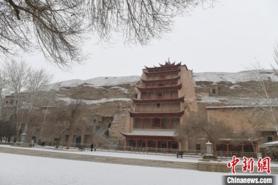 圖為2017年1月拍攝的莫高窟九層樓雪景。(資料圖) 楊艷敏 攝