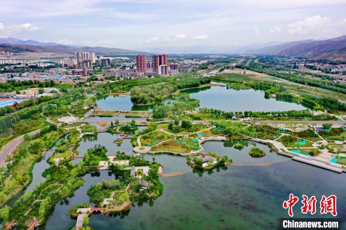 西北城市西寧立生態(tài)文明高地新典范：“一城山水、百園千姿”