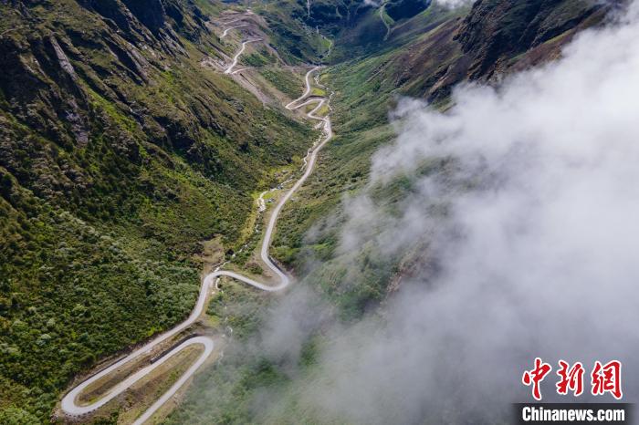 西藏山南，航拍勒布溝風光。　江飛波 攝