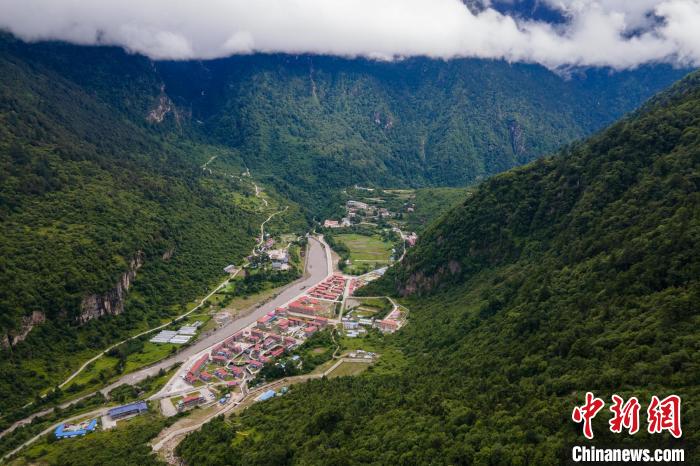 西藏山南勒布溝風光。　江飛波 攝