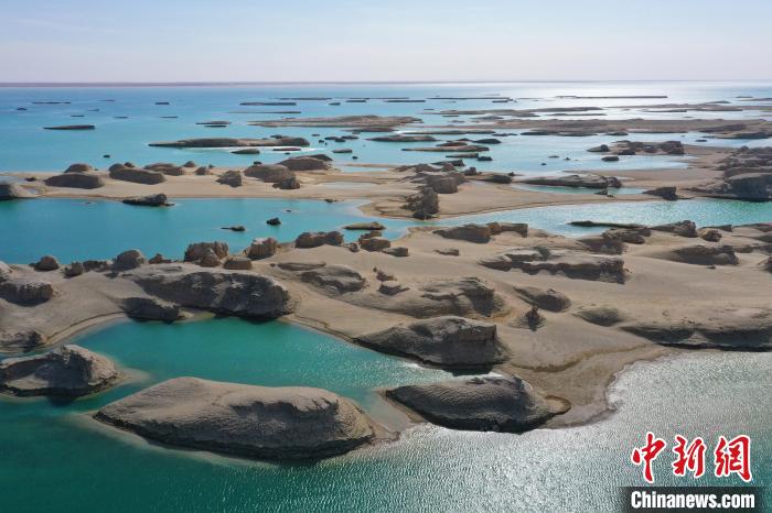 航拍青海大柴旦烏素特水上雅丹奇特景觀?！●R銘言 攝