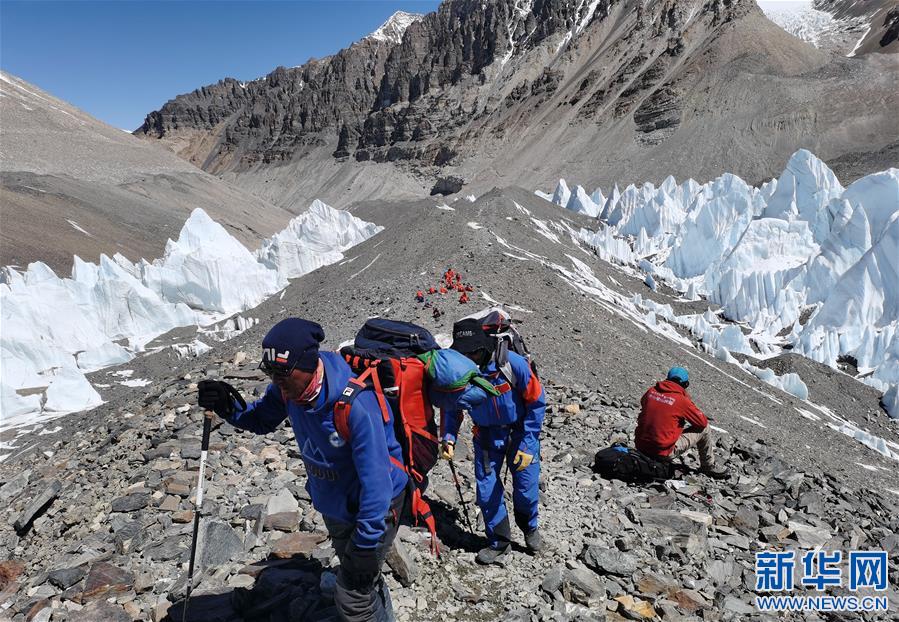 （2020珠峰高程測量）（2）2020珠峰高程測量登山隊(duì)抵達(dá)海拔6500米的前進(jìn)營地