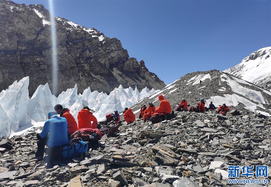 （2020珠峰高程測量）（4）2020珠峰高程測量登山隊(duì)抵達(dá)海拔6500米的前進(jìn)營地