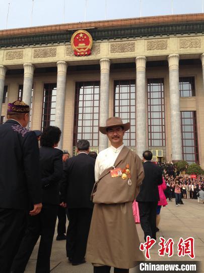 圖為2016年，尼瑪扎西出席全國(guó)政協(xié)會(huì)議(資料圖)。西藏農(nóng)科院 供圖