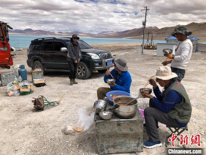 在“世界屋脊”上作業(yè)，中國科考隊員衣、食、住、行有何特色？