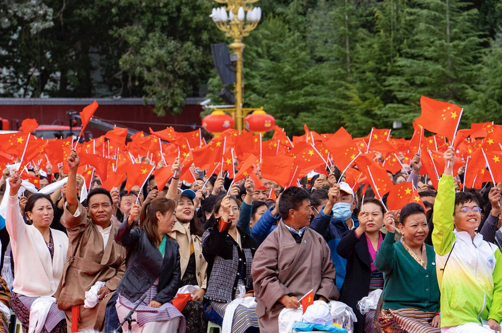 8月19日10時，慶祝西藏和平解放70周年大會在拉薩市布達拉宮廣場隆重舉行。徐馭堯 攝